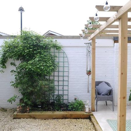 לונדון Light Filled Mid- Century 3 Bed Cottage In Dulwich מראה חיצוני תמונה