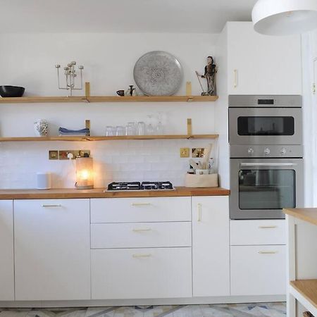 לונדון Light Filled Mid- Century 3 Bed Cottage In Dulwich מראה חיצוני תמונה