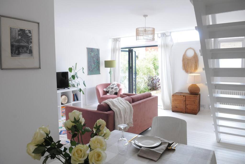 לונדון Light Filled Mid- Century 3 Bed Cottage In Dulwich מראה חיצוני תמונה