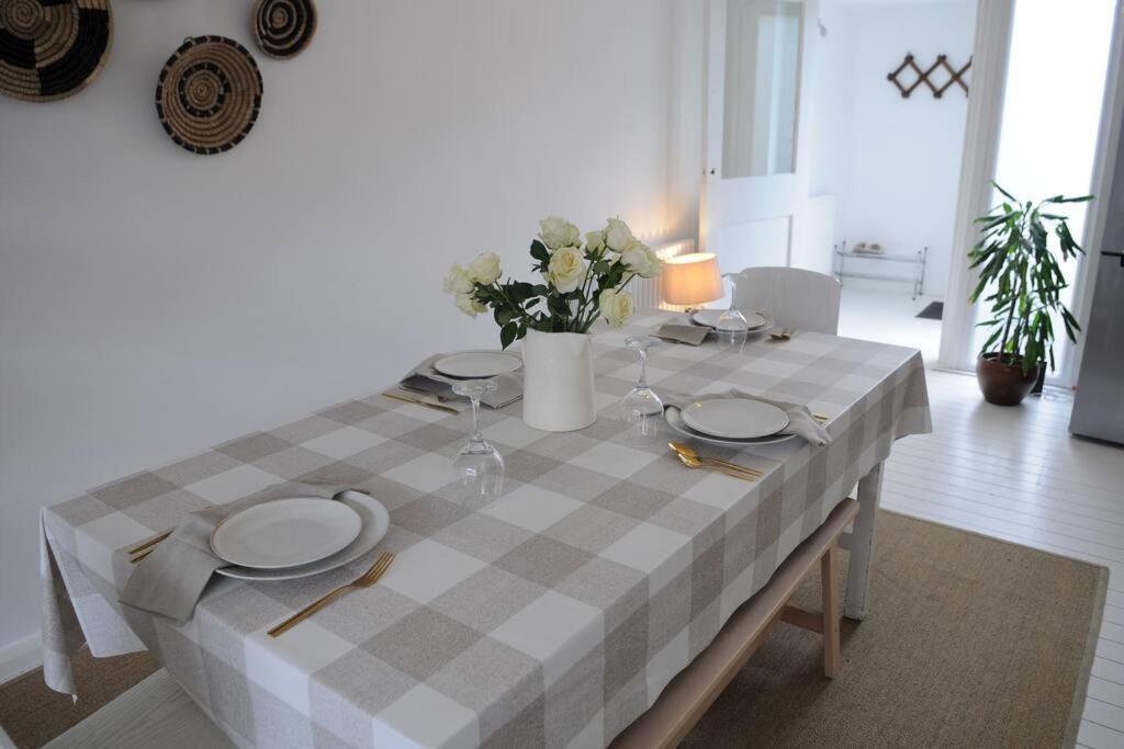לונדון Light Filled Mid- Century 3 Bed Cottage In Dulwich מראה חיצוני תמונה