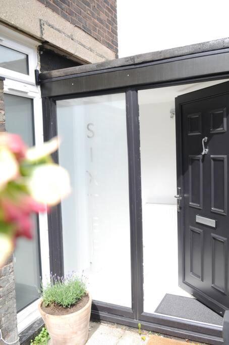 לונדון Light Filled Mid- Century 3 Bed Cottage In Dulwich מראה חיצוני תמונה