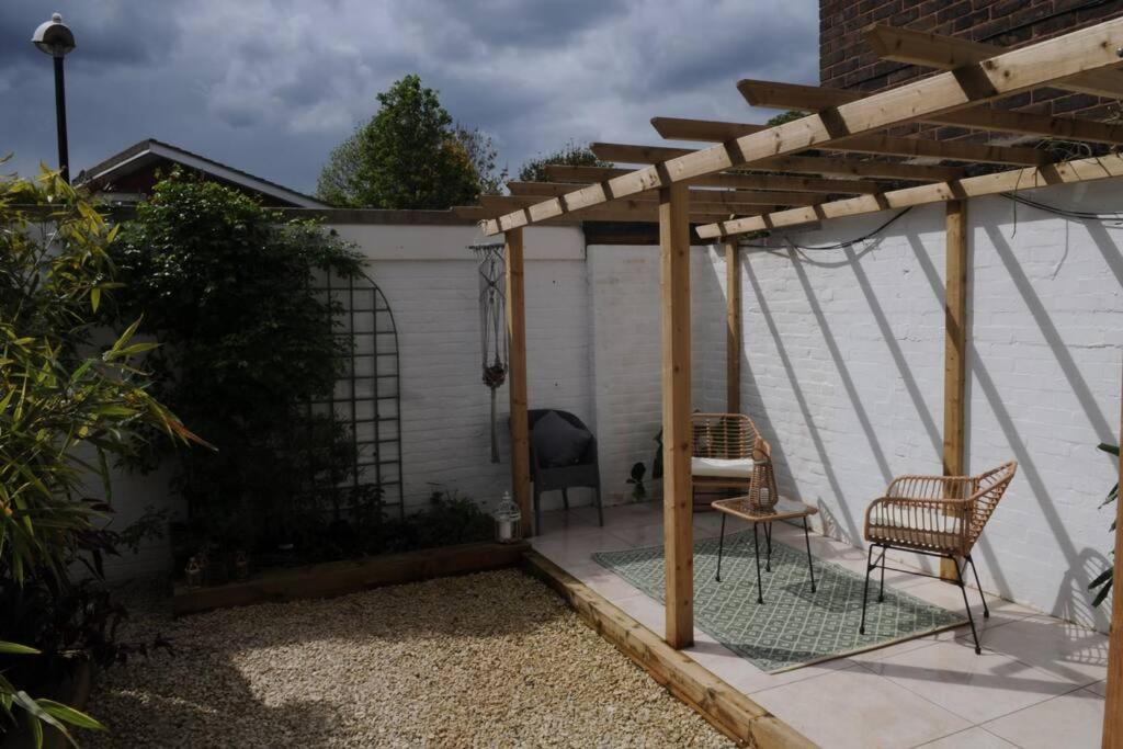לונדון Light Filled Mid- Century 3 Bed Cottage In Dulwich מראה חיצוני תמונה